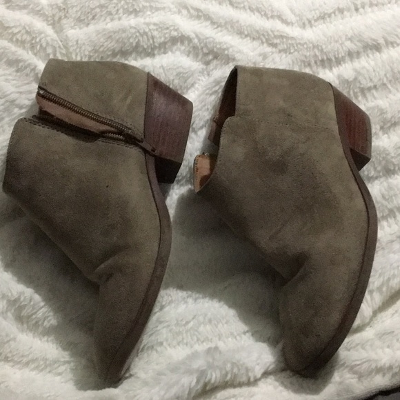 3/$15 ETC (kohls) Ladies ankle boots Sz 6/7 - Picture 2 of 7